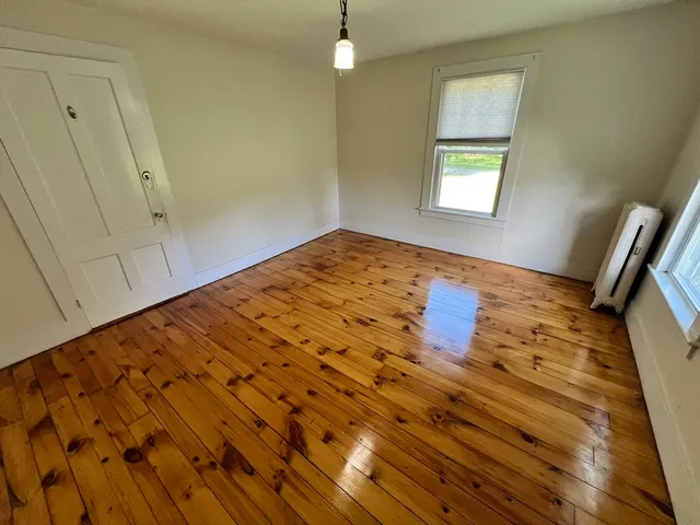 $3,200 | 986 South East Street, Unit A, Amherst, MA 01002