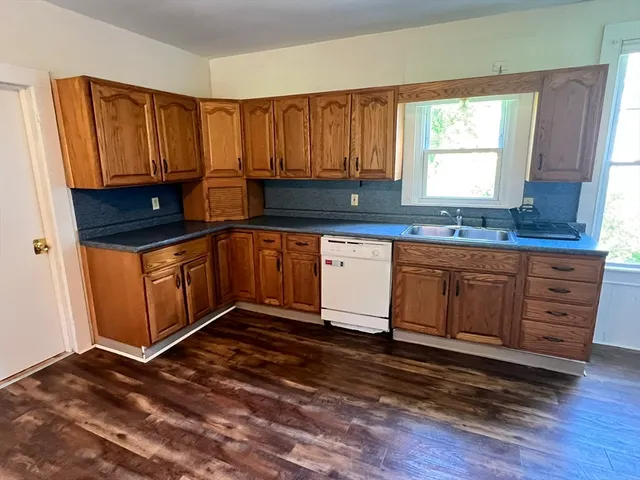 $3,200 | 986 South East Street, Unit A, Amherst, MA 01002