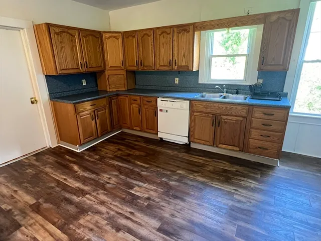 $3,200 | 986 South East Street, Unit A, Amherst, MA 01002