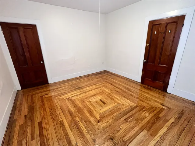 $3,200 | 986 South East Street, Unit A, Amherst, MA 01002