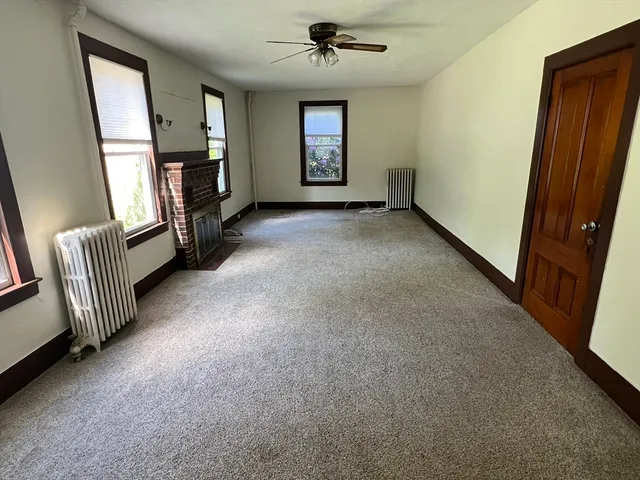 $3,200 | 986 South East Street, Unit A, Amherst, MA 01002