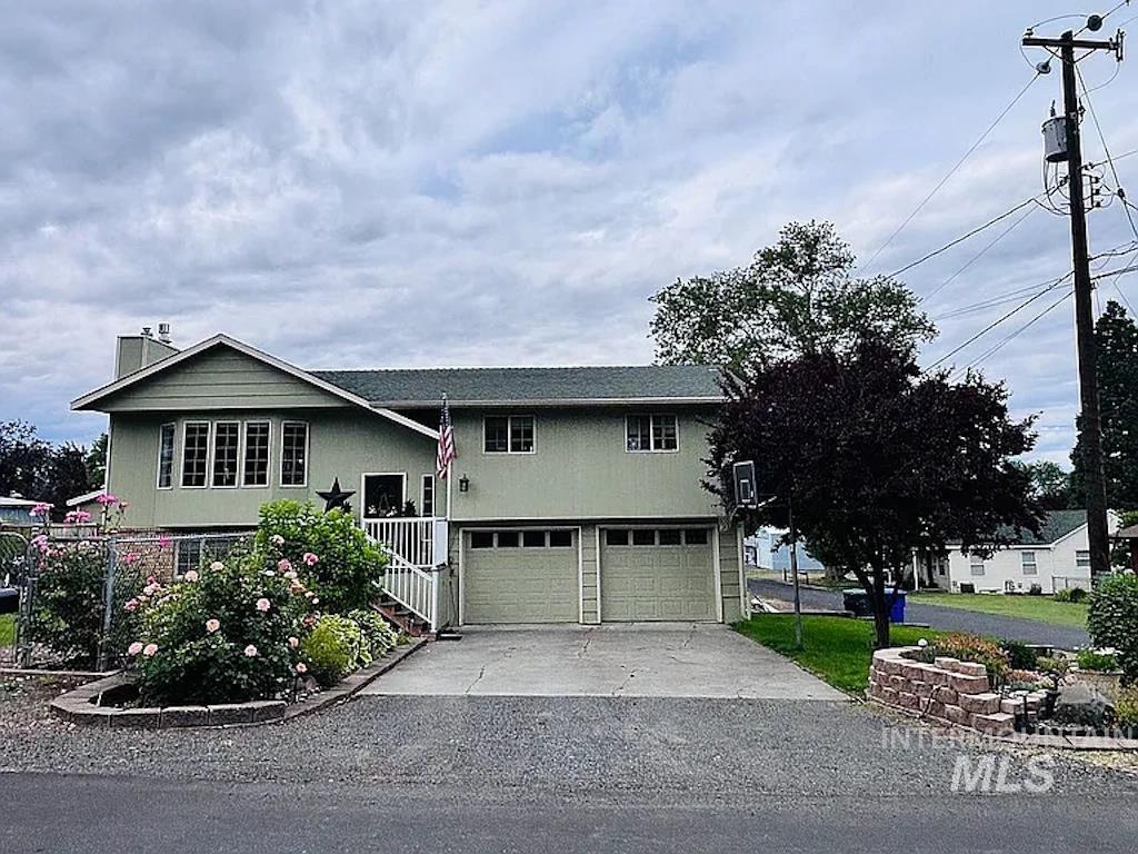 3722 15th Street Lewiston, ID 83501 - Photo 1 of 24