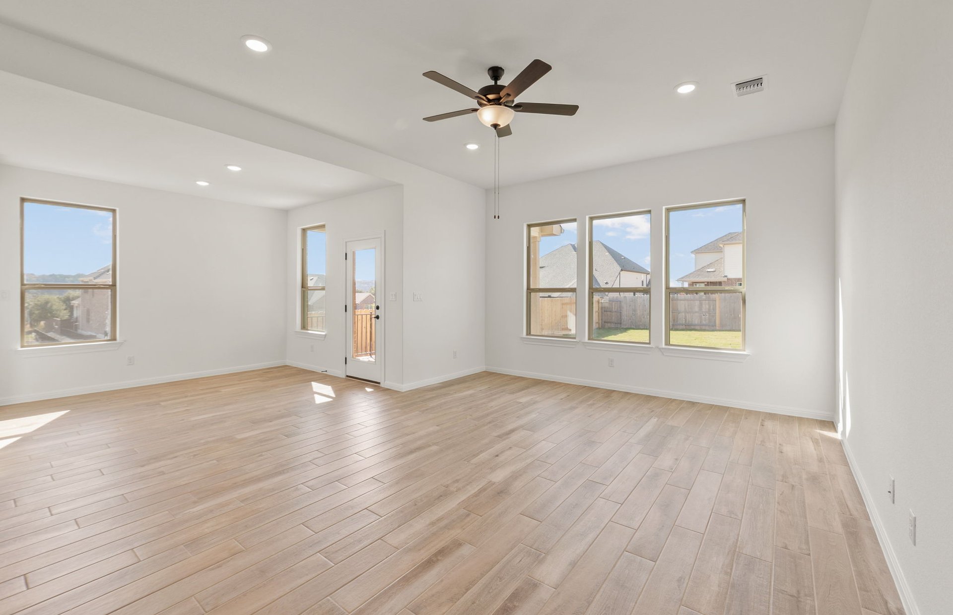 601 Rdg Pt Drive Georgetown, TX 78628 - Photo 7 of 24