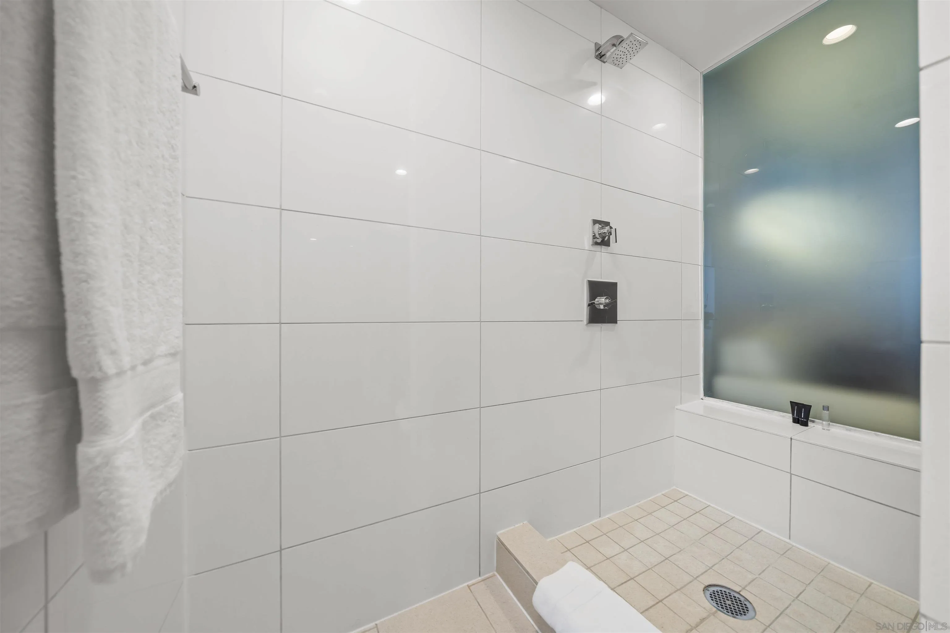 207 Fifth Avenue, Unit 940 San Diego, CA 92101 - Photo 14 of 31 a bathroom with a shower