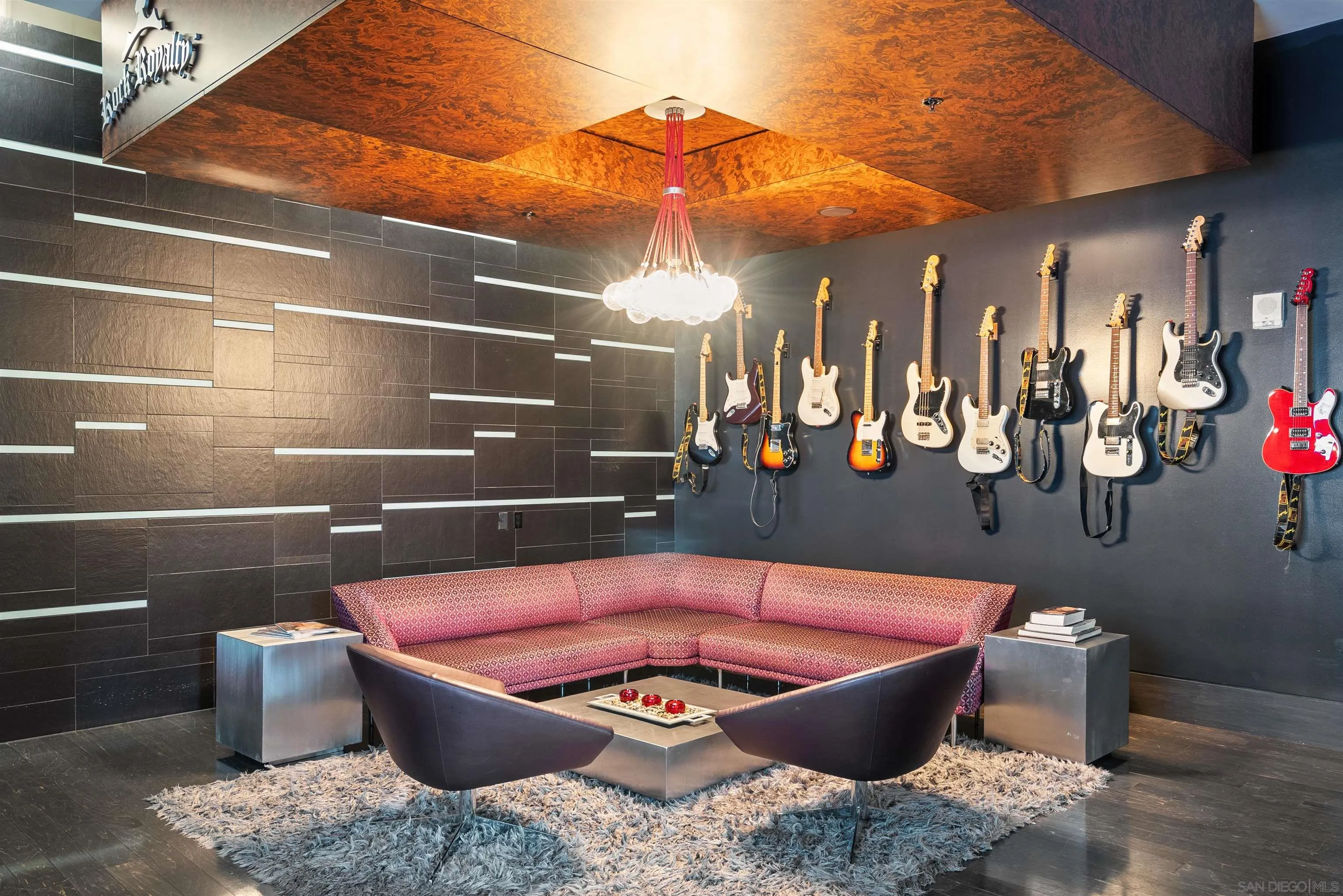 207 Fifth Avenue, Unit 940 San Diego, CA 92101 - Photo 19 of 31 a view of a chairs and tables in the patio