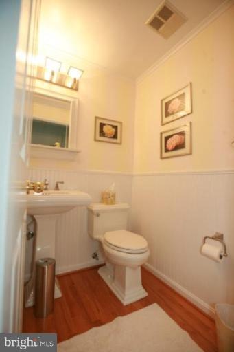 1506 Deer Point Way Reston, VA 20194 - Photo 11 of 30 a bathroom with a toilet a sink and mirror