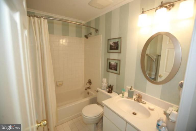1506 Deer Point Way Reston, VA 20194 - Photo 16 of 30 a bathroom with a sink toilet and shower