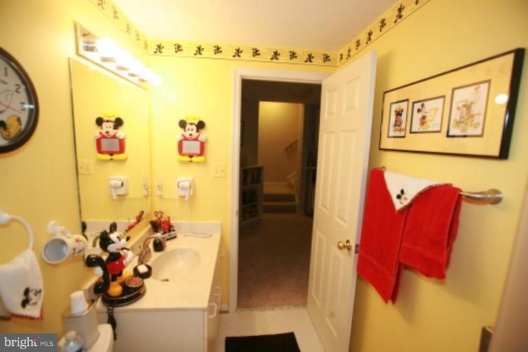 1506 Deer Point Way Reston, VA 20194 - Photo 23 of 30 a view of a entryway