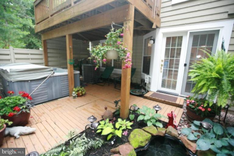 1506 Deer Point Way Reston, VA 20194 - Photo 26 of 30 a front view of a house