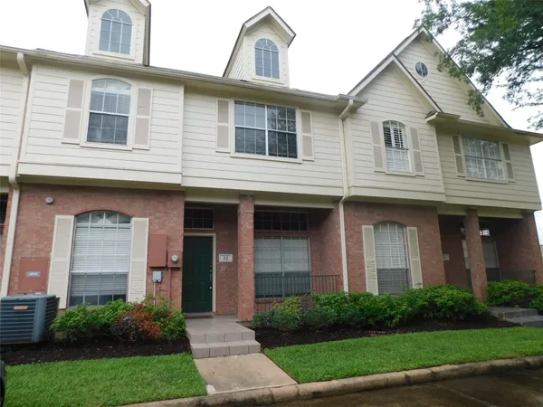 $1,900 | 2710 Grants Lake Boulevard, Unit J2, Sugar Land, TX 77479