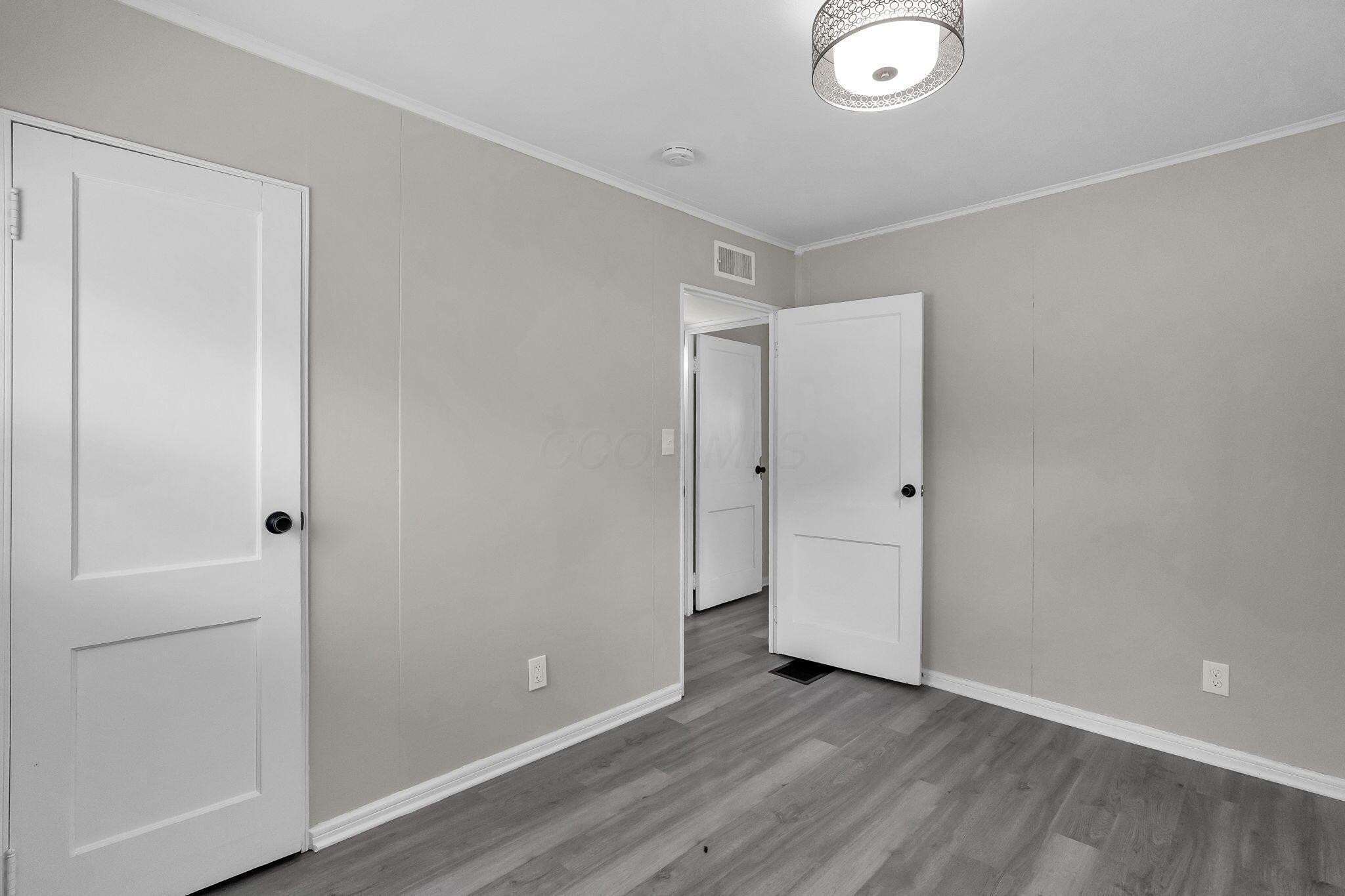 442 South Hampton Road Columbus, OH 43213 - Photo 22 of 29