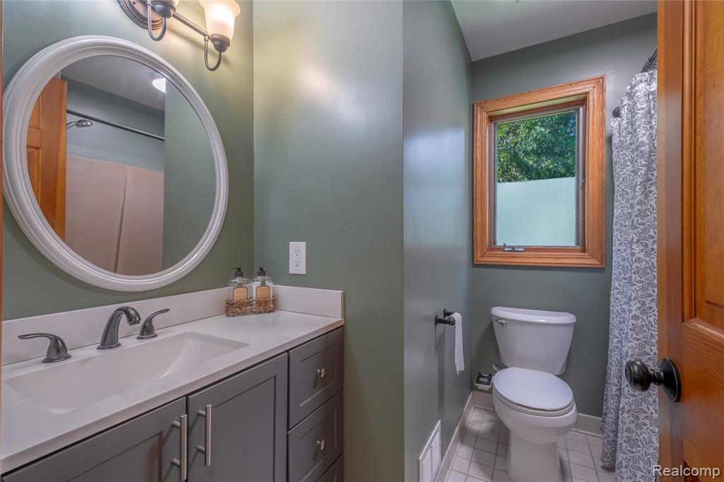 5413 North McKinley Road Flushing, MI 48433 - Photo 16 of 41 Gallery Image 16