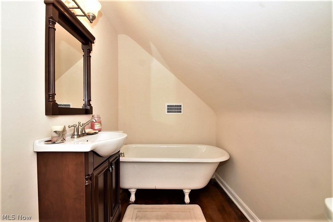 2551 Saybrook Road Cleveland, OH 44118 - Photo 22 of 30 Gallery Image 22
