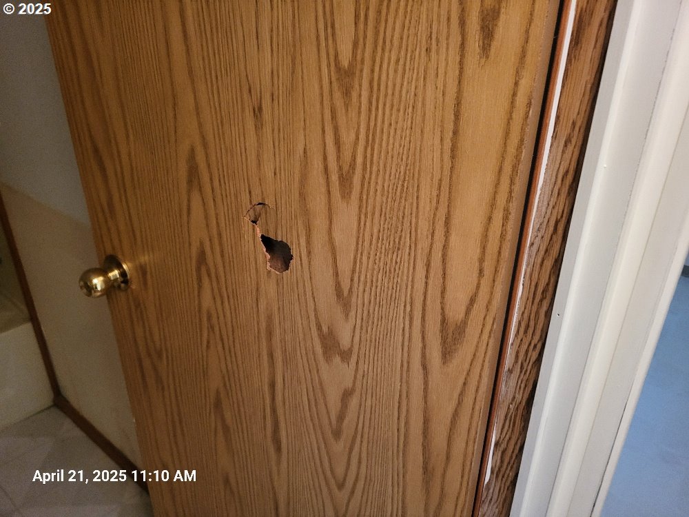 1050 North Cedar Point Road Coquille, OR 97423 - Photo 20 of 29 a view of a mirror