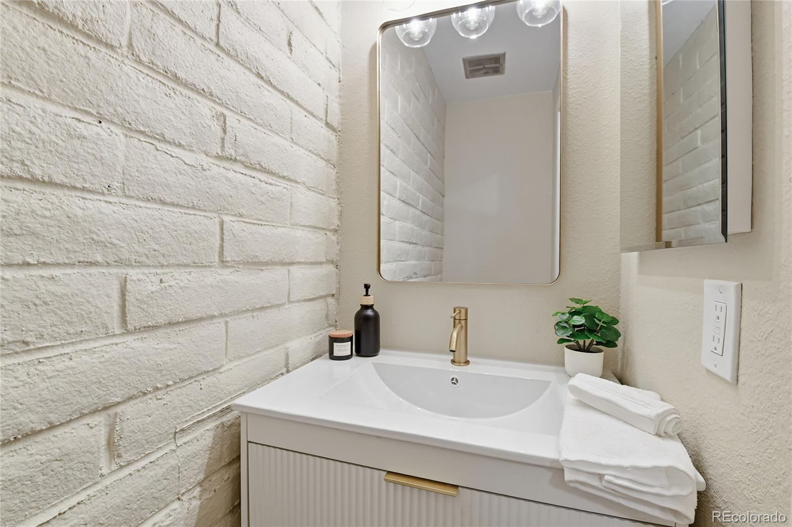 1060 South Parker Road, Unit 27 Denver, CO 80231 - Photo 12 of 26