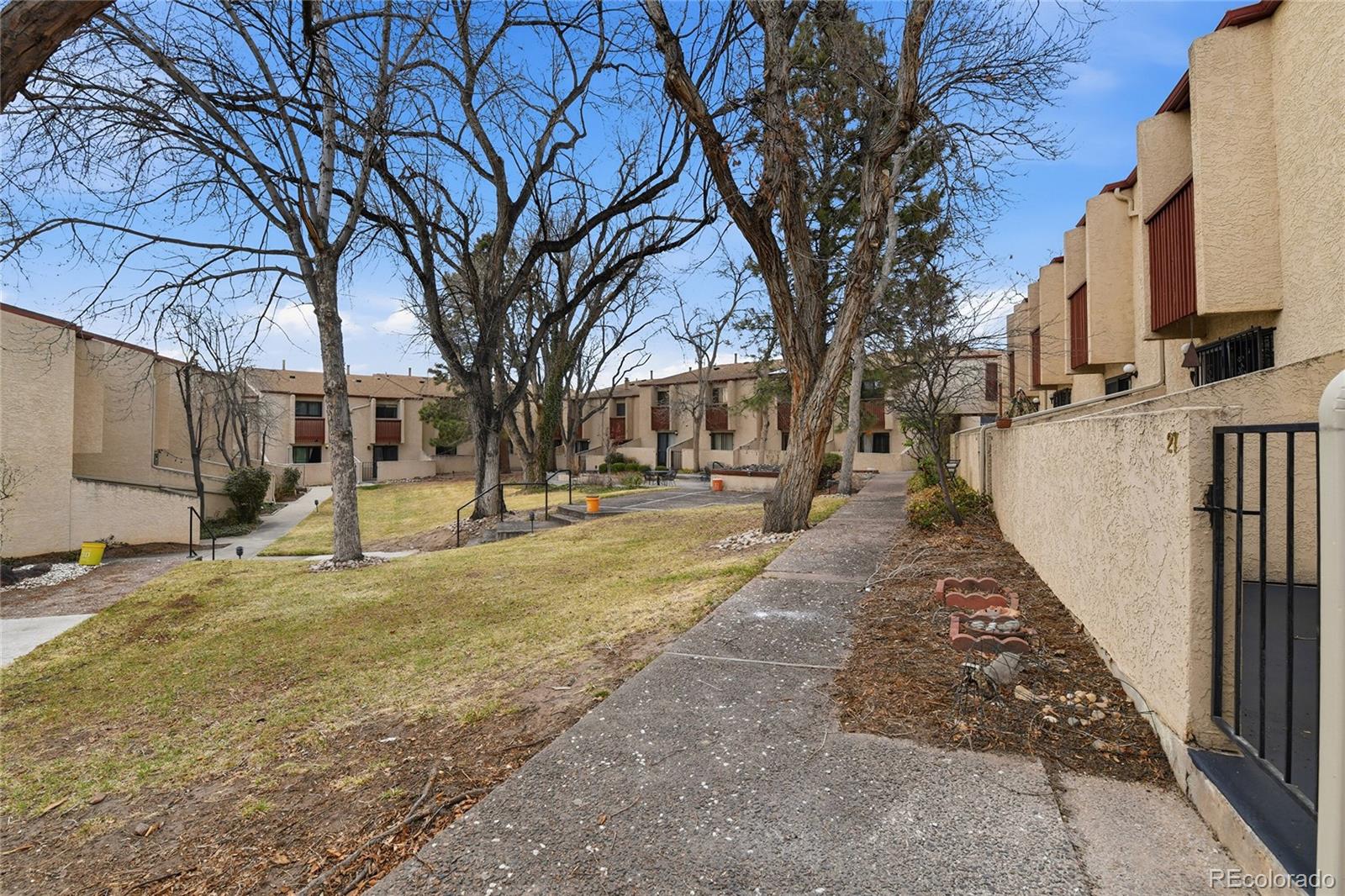 1060 South Parker Road, Unit 27 Denver, CO 80231 - Photo 6 of 26