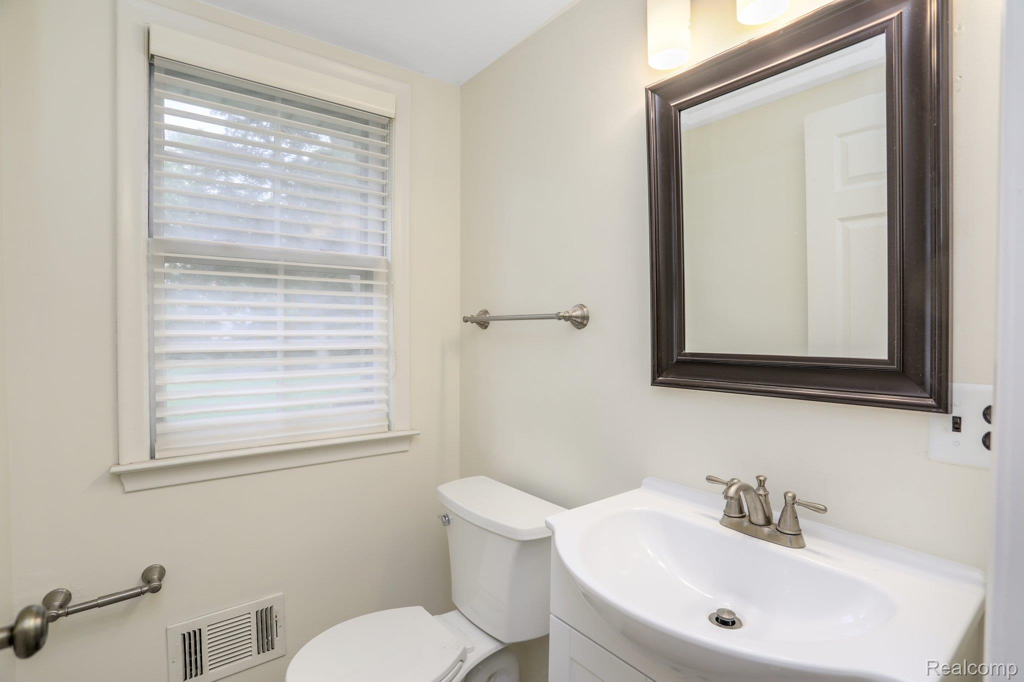 4259 Wendell Road West Bloomfield, MI 48323 - Photo 25 of 39 25.jpg