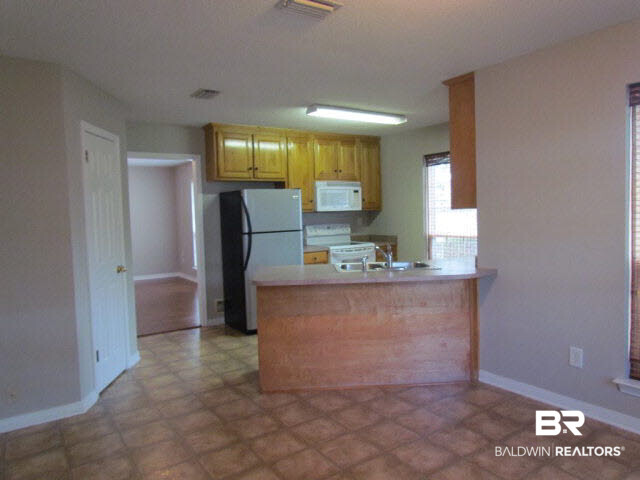 500 West Rose Avenue Foley, AL 36535 - Photo 18 of 21 New Paint-Kitchen