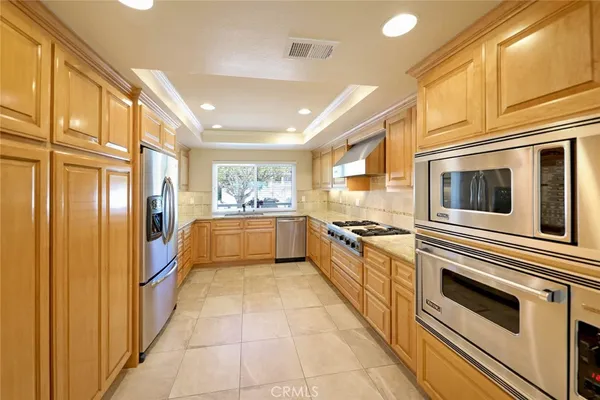 $8,250 | 14 Swift Court, Unit 204, Newport Beach, CA 92663