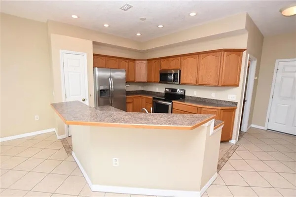 $1,960 | 2010 Hatteras Point, Lakeland, FL 33813