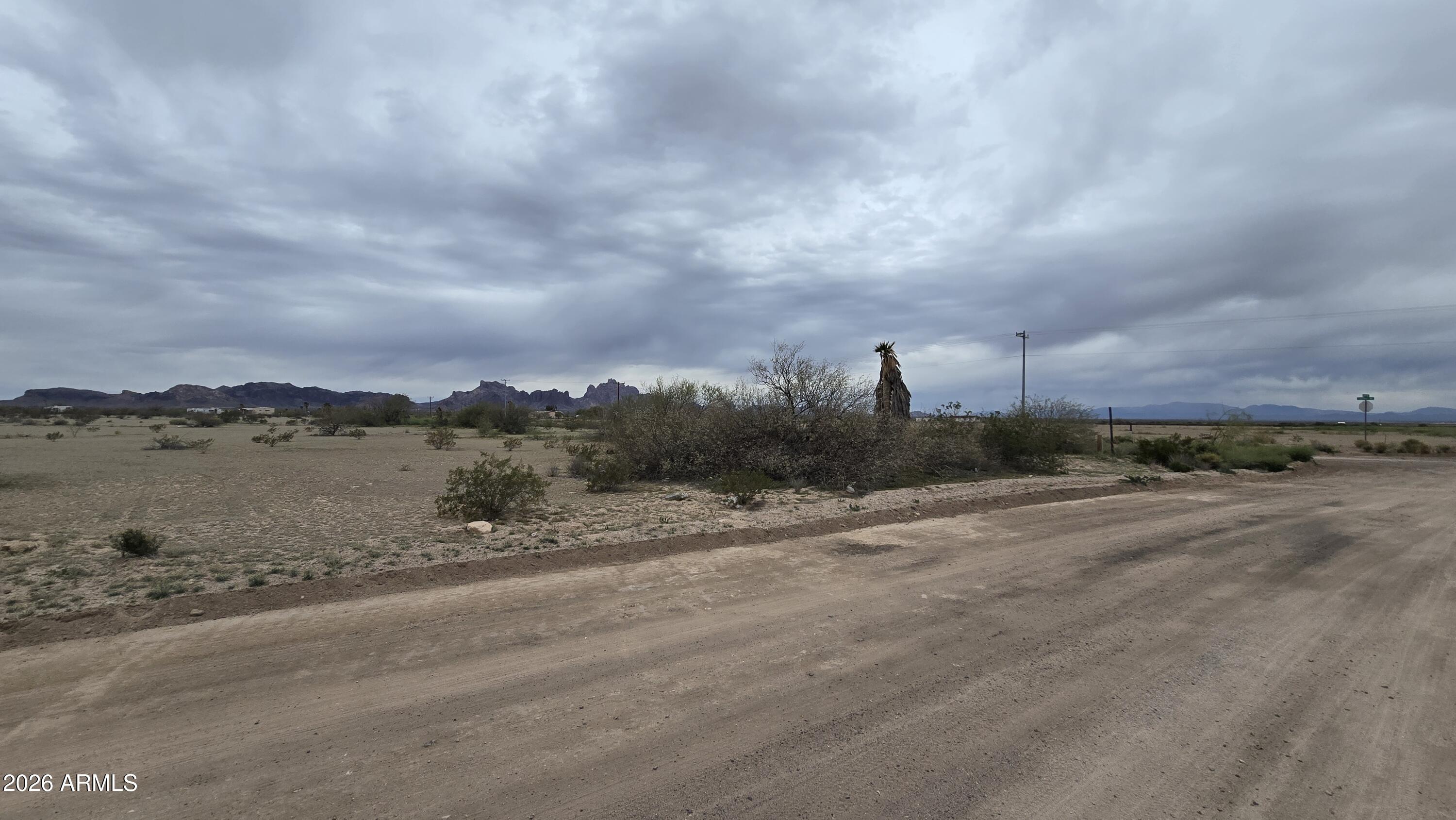 539-aa West Eagletail Road Tonopah, AZ 85354 - Photo 26 of 32 a view of a lake with a city
