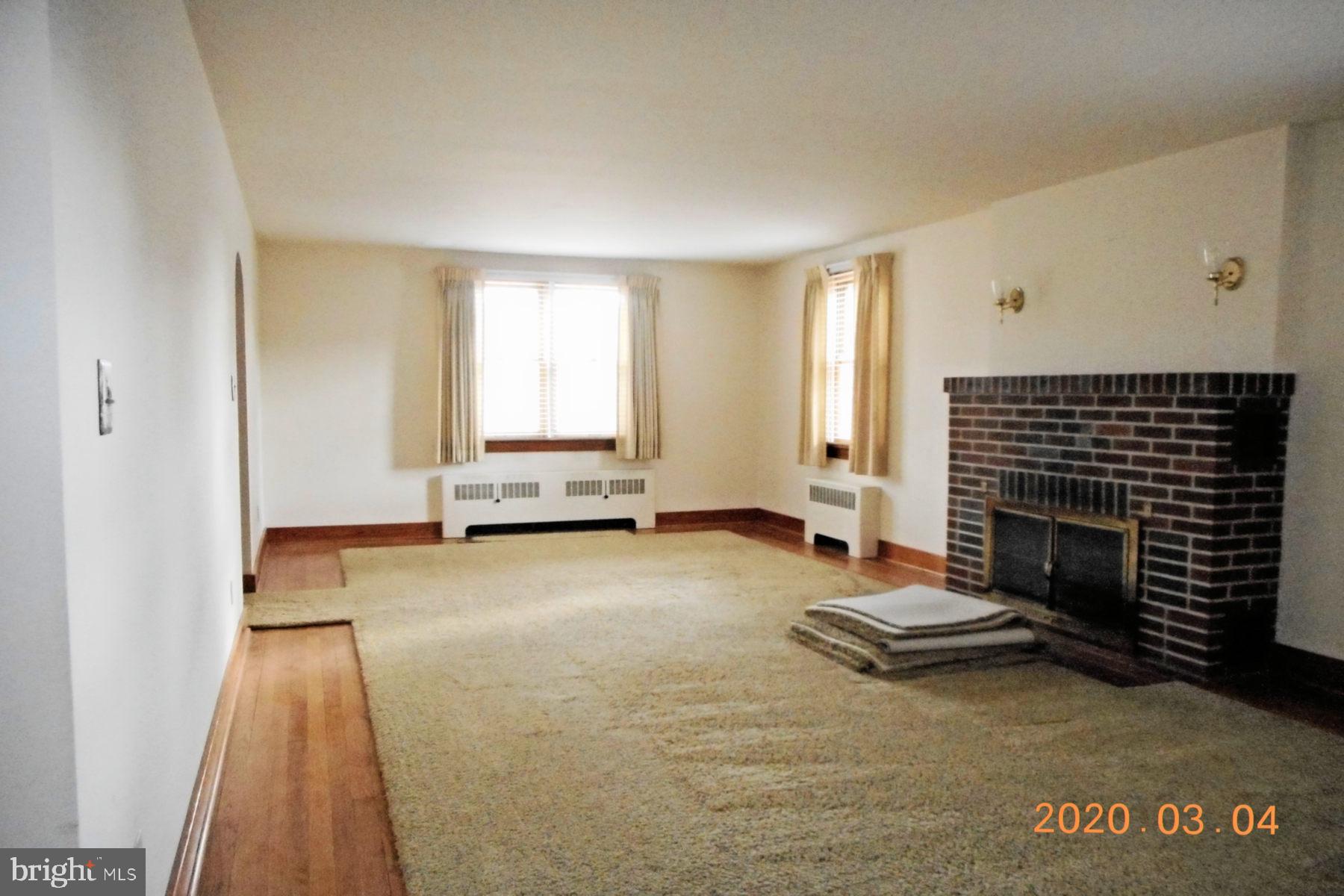 147 Oak Grove Road Pine Grove, PA 17963 - Photo 5 of 16 Living Room View 2