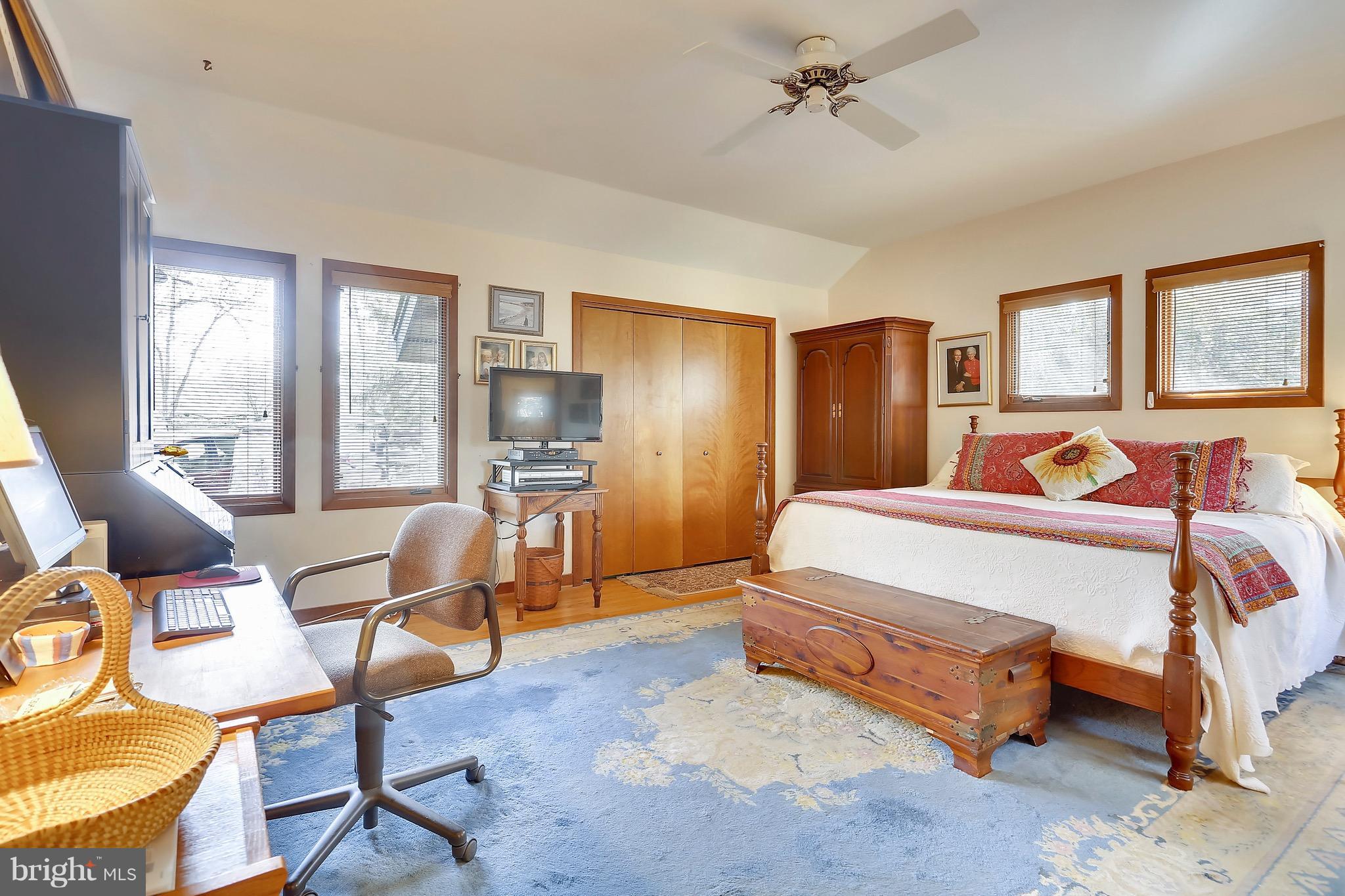 124 Edgehill Road Annapolis, MD 21405 - Photo 13 of 30 Large Master Bedroom