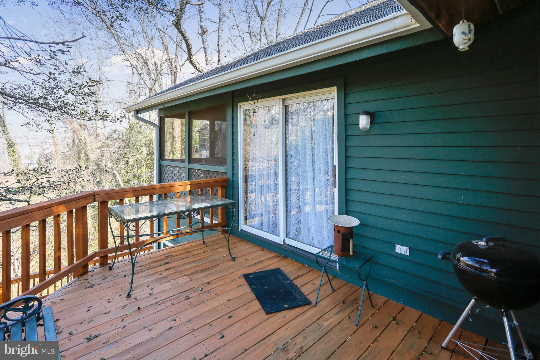 124 Edgehill Road Annapolis, MD 21405 - Photo 4 of 30 Side Deck of Kitchen