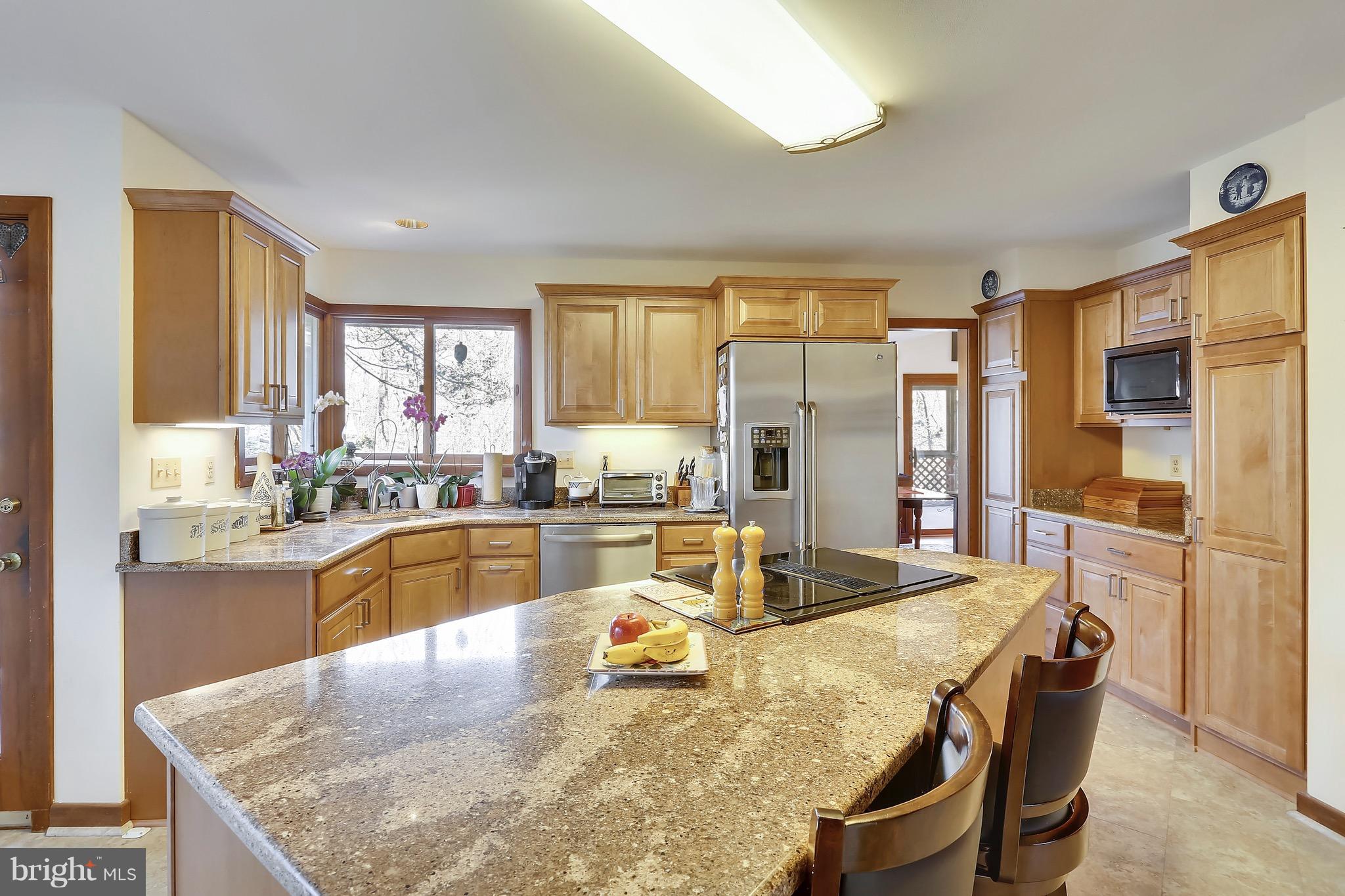 124 Edgehill Road Annapolis, MD 21405 - Photo 8 of 30 Kitchen with Island