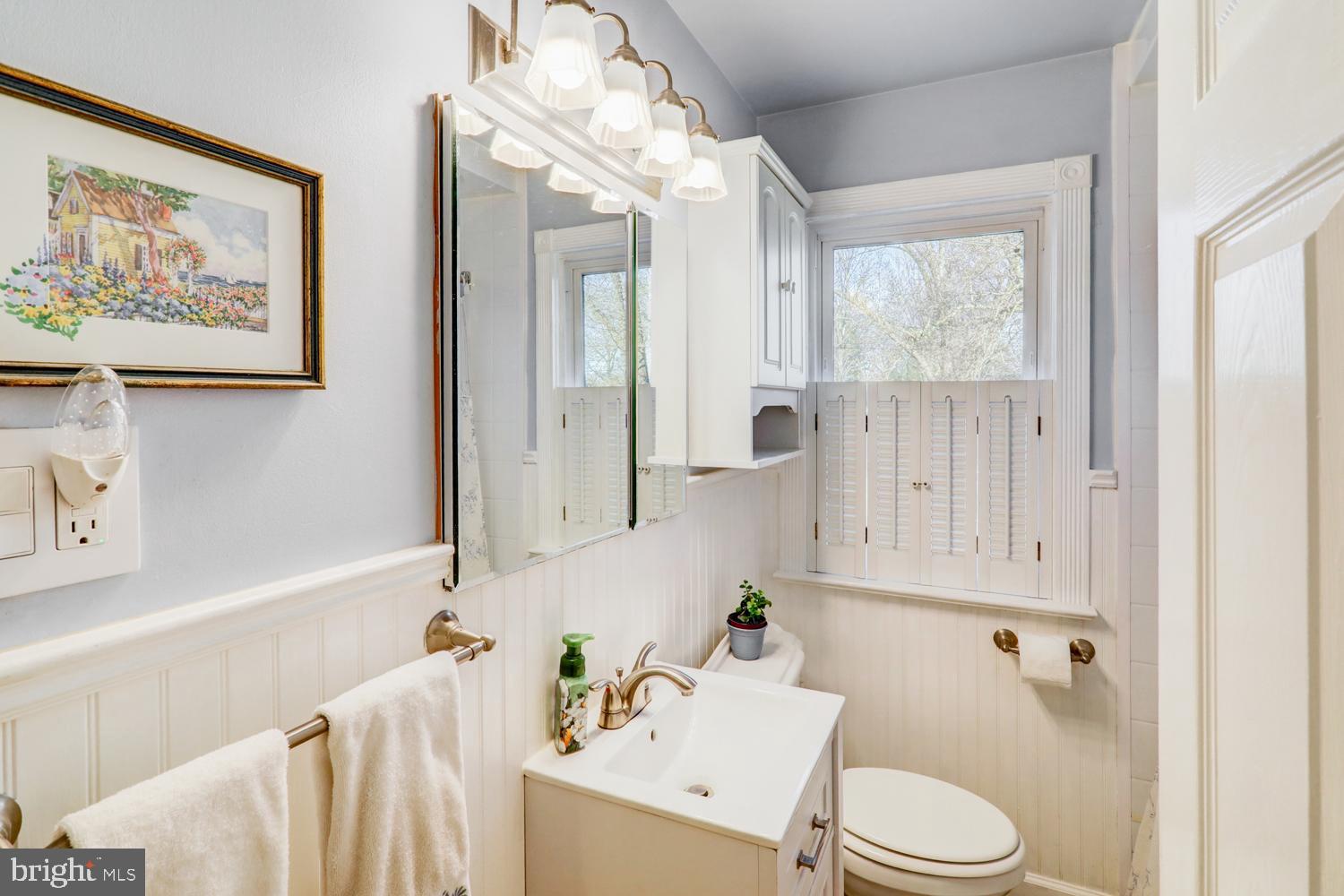 341 Maxson Road Lancaster, PA 17601 - Photo 13 of 32 a bathroom with a sink a toilet and bathtub