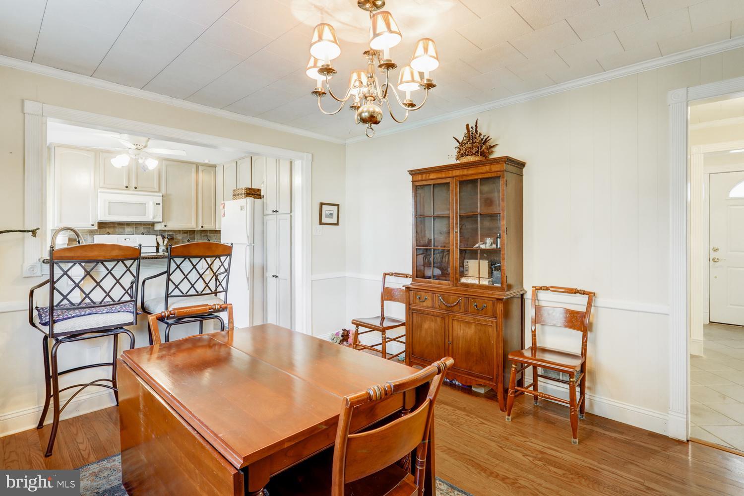 341 Maxson Road Lancaster, PA 17601 - Photo 6 of 32 a dining room with wooden floor and breakfast area
