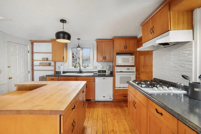 $1,399,000 | 251 Woods Hole Road, Falmouth, MA 02543