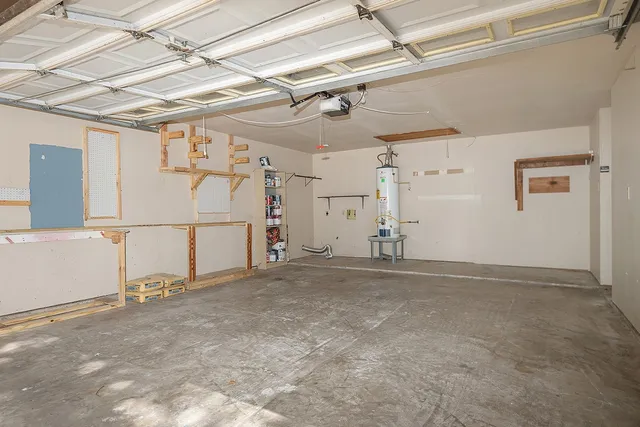 $1,900 | 6 South Pineplank Court, The Woodlands, TX 77381