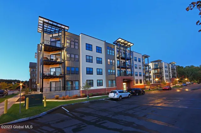 $2,238 | 25 Whistler Court, Unit 207, Saratoga Springs, NY 12866