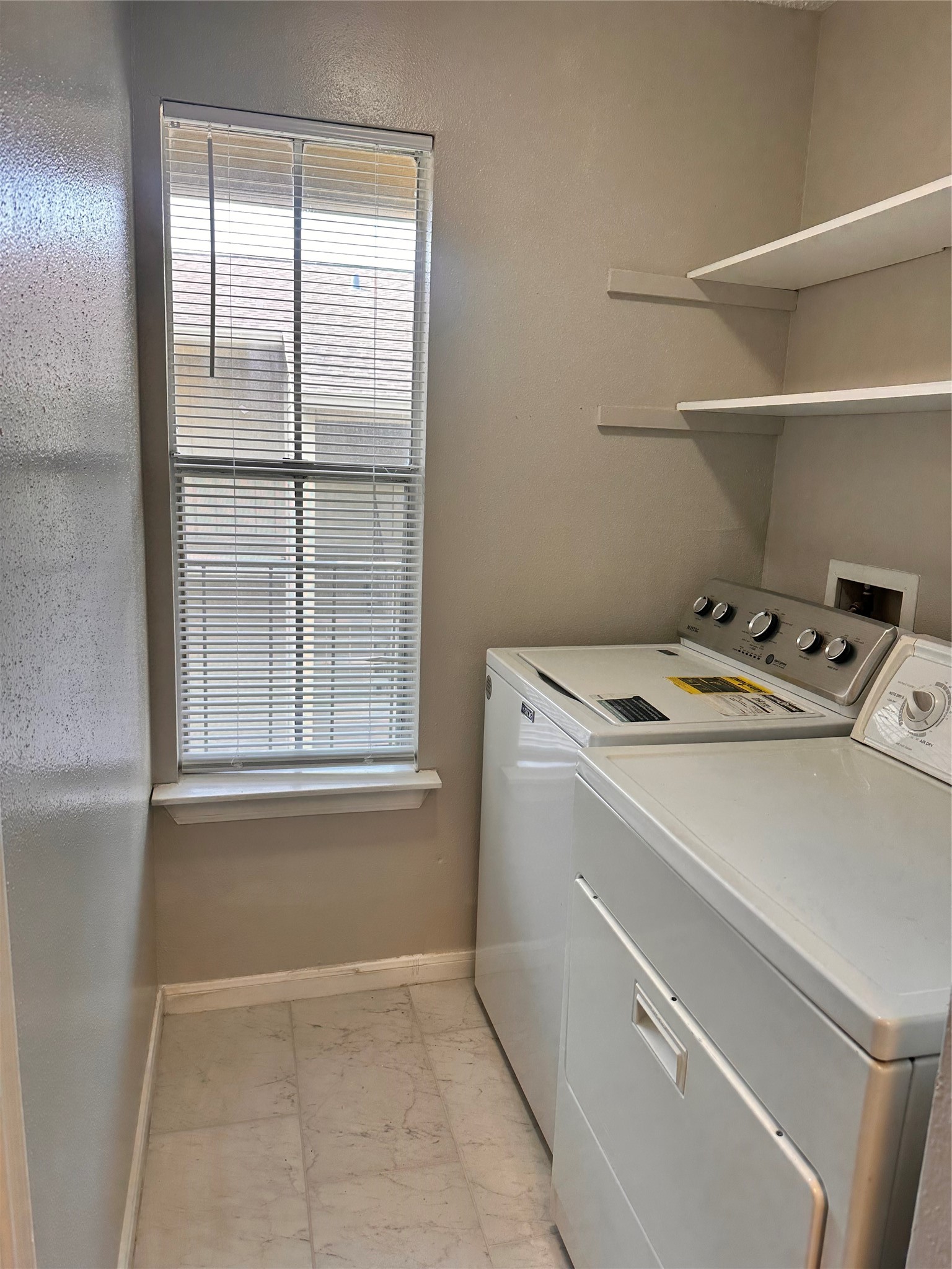 700 Thicket Lane, Unit 910 Houston, TX 77079 - Photo 4 of 10 a utility room with washer and dryer