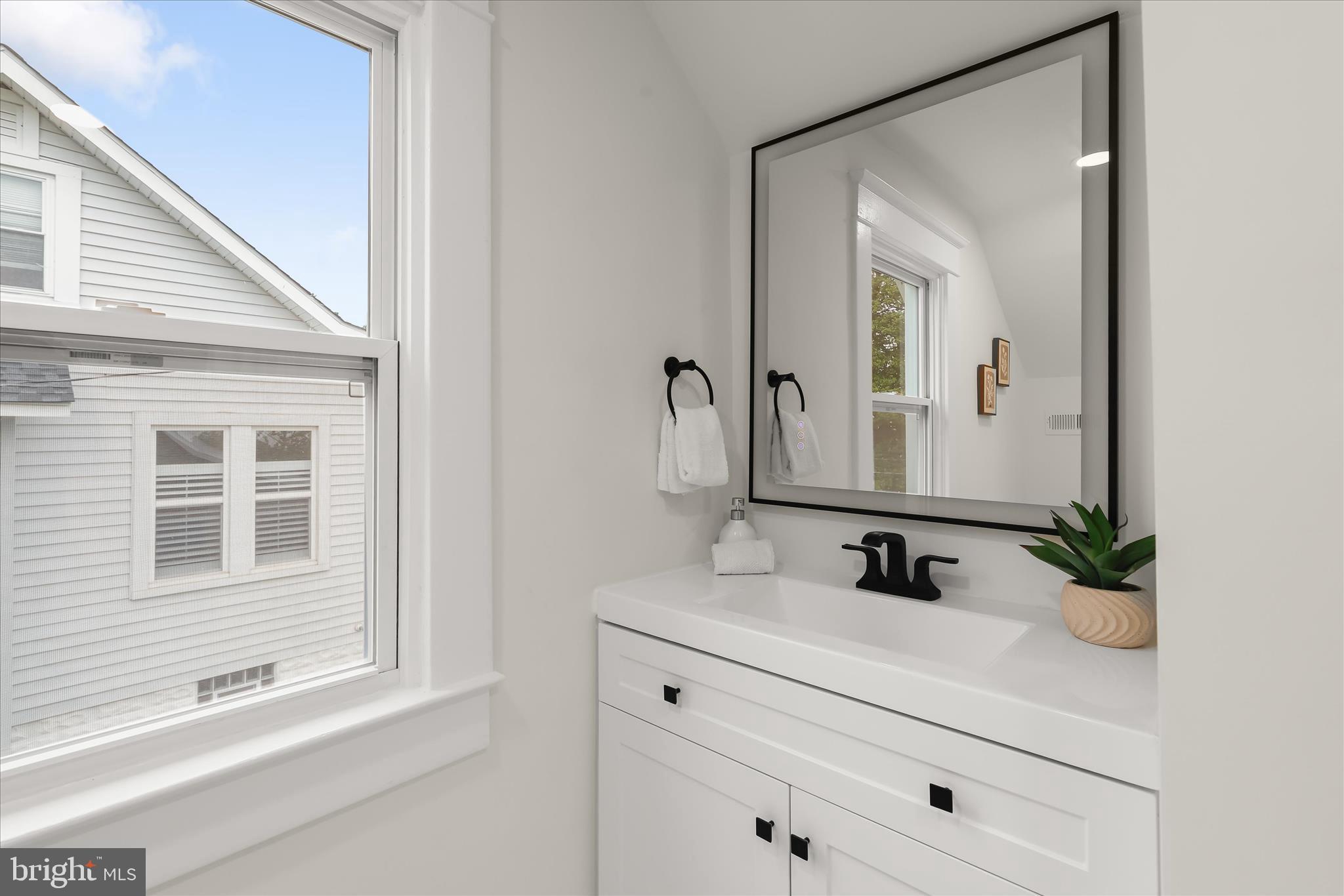 640 North Bend Road Baltimore, MD 21229 - Photo 24 of 47 Primary Full Bath