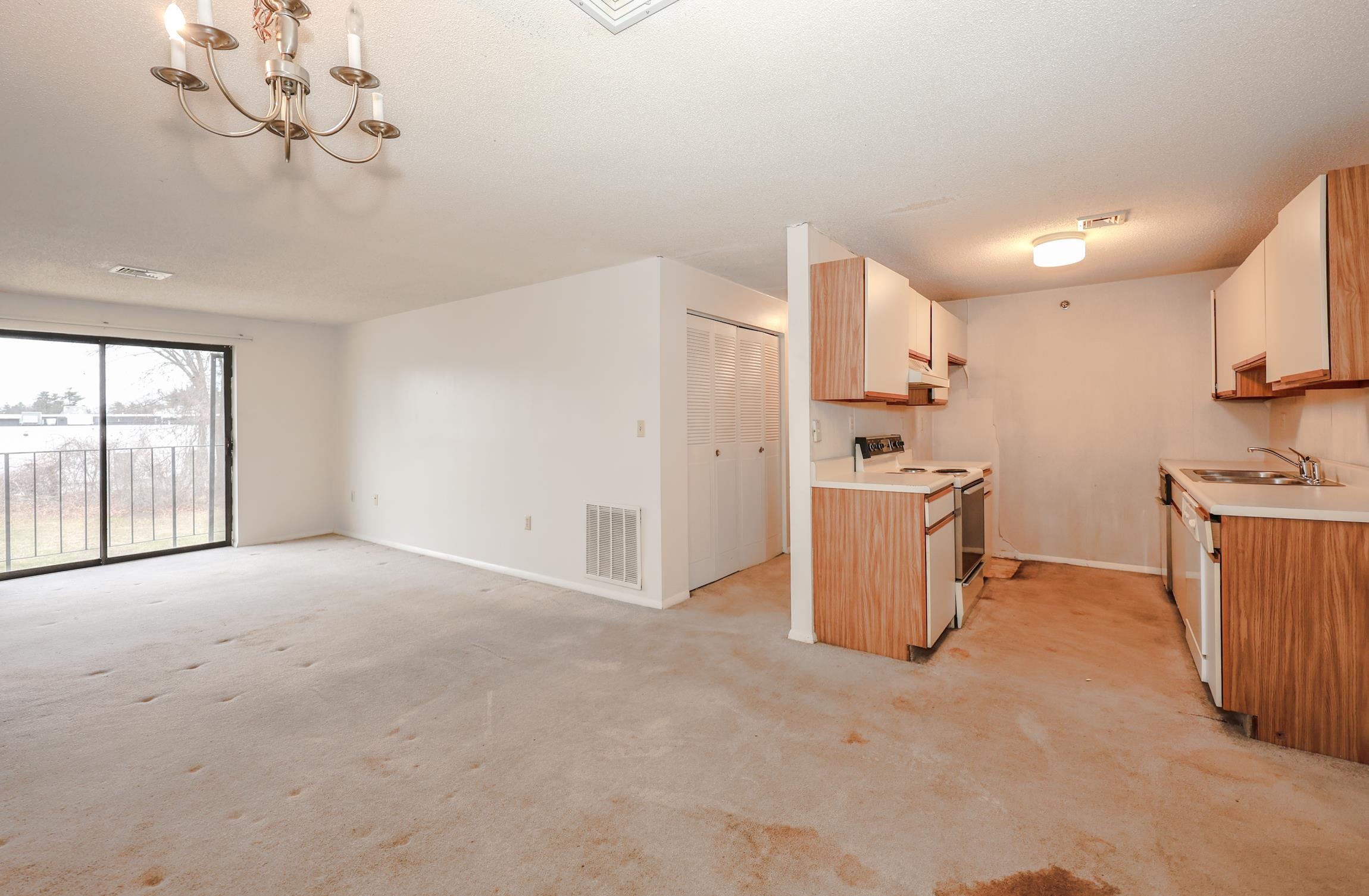 434 Abbott Farm Lane, Unit 434 Hudson, NH 03051 - Photo 6 of 17