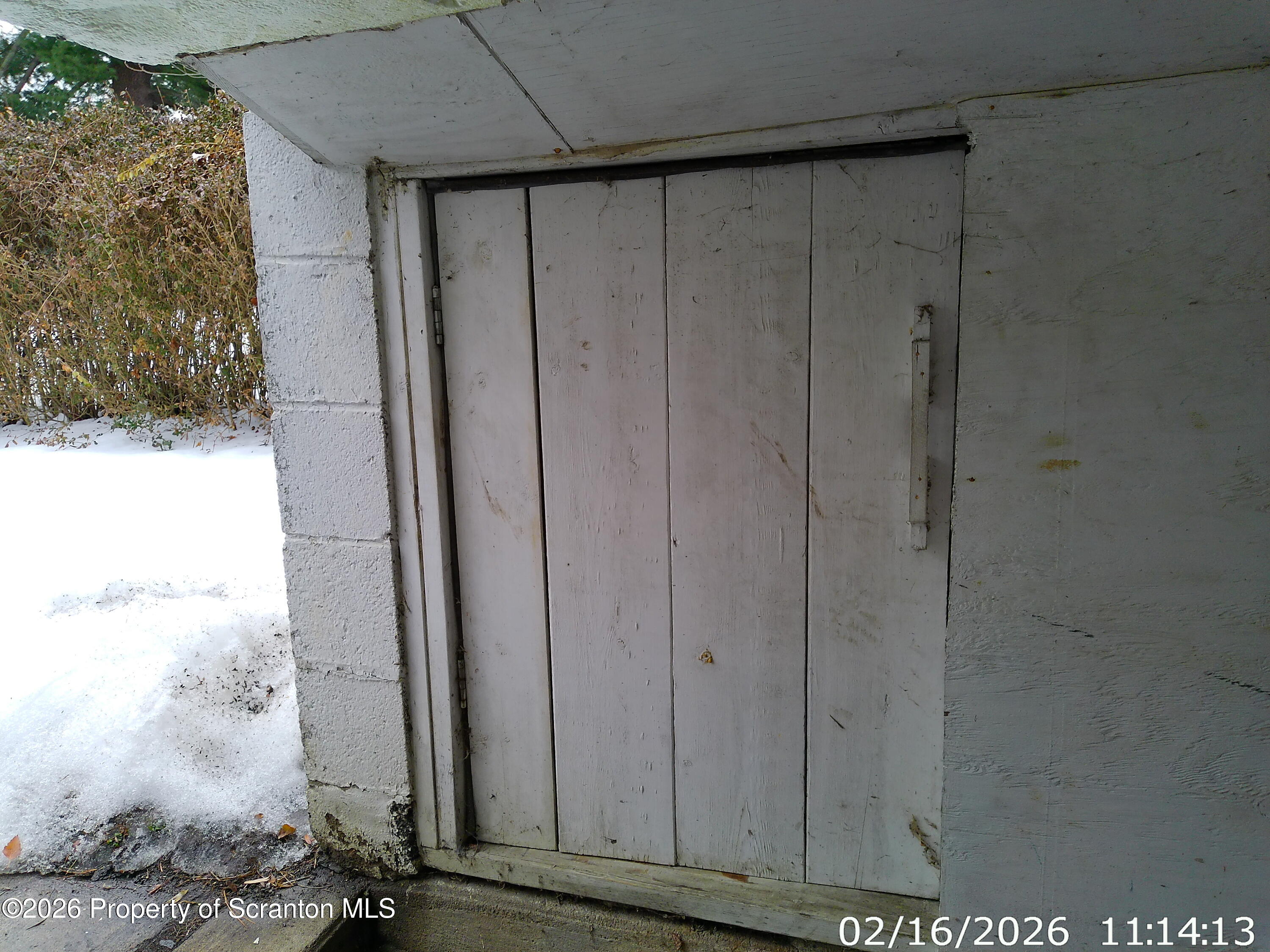 319 South 9th Avenue Scranton, PA 18504 - Photo 40 of 49 a view of a wooden door