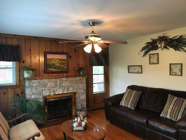 7003 Plantation Road Roanoke, VA 24019 - Photo 2 of 46 Living room