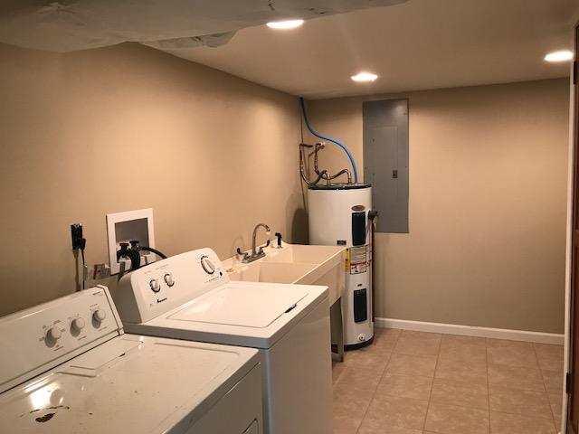 7003 Plantation Road Roanoke, VA 24019 - Photo 19 of 46 Amazing laundry room