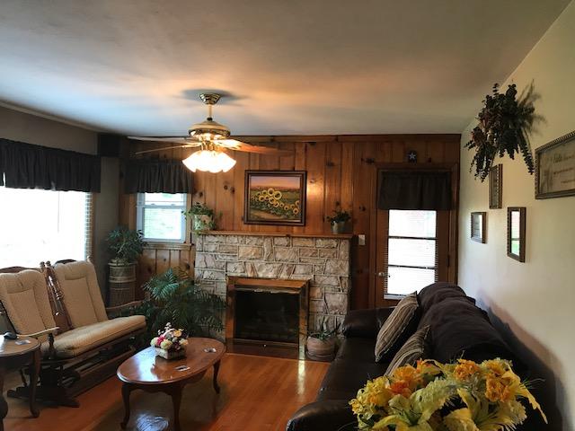 7003 Plantation Road Roanoke, VA 24019 - Photo 3 of 46 Living room