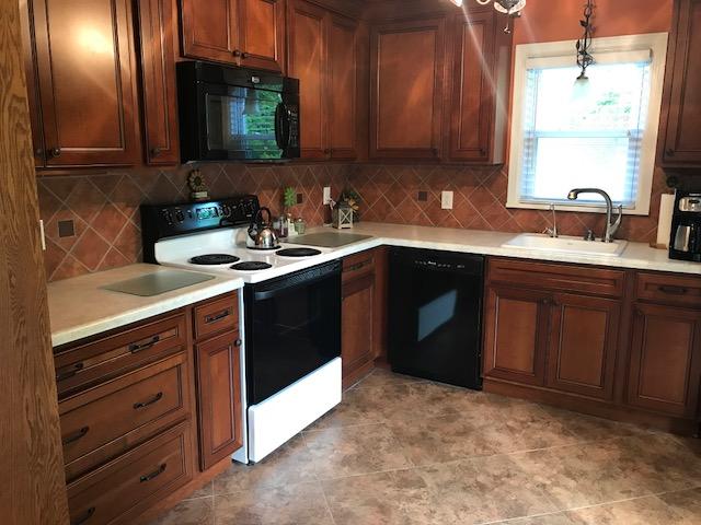 7003 Plantation Road Roanoke, VA 24019 - Photo 5 of 46 Kitchen, very spacious!