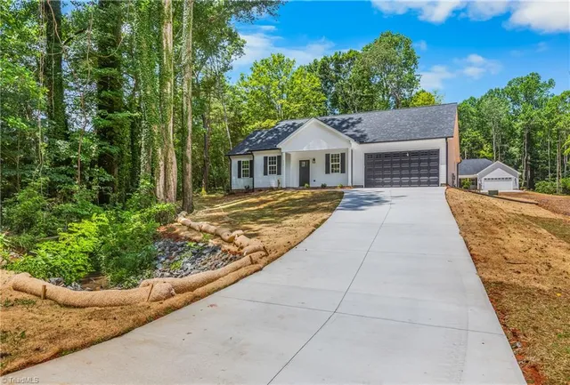 $329,900 | 512 Carolina Avenue, Yadkinville, NC 27055