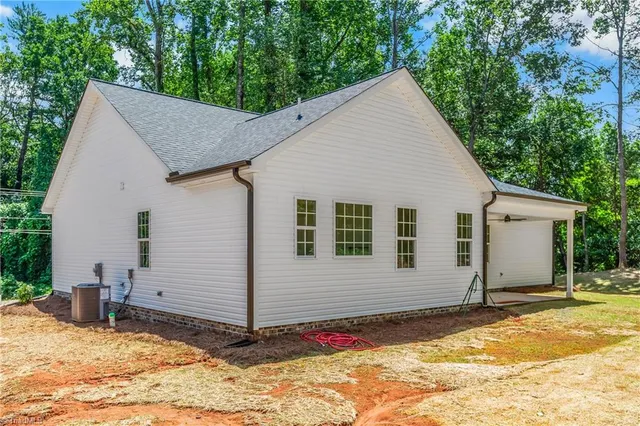 $329,900 | 512 Carolina Avenue, Yadkinville, NC 27055