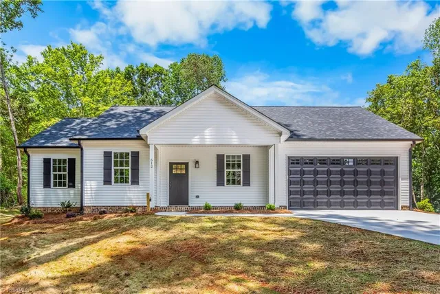 $329,900 | 512 Carolina Avenue, Yadkinville, NC 27055