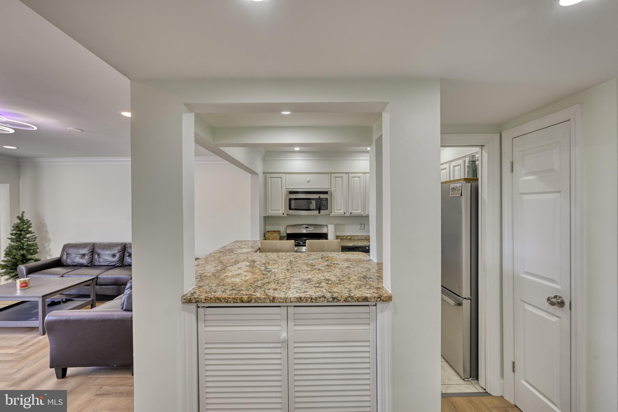 200 Cross Keys Road, Unit R44 Baltimore, MD 21210 - Photo 2 of 24