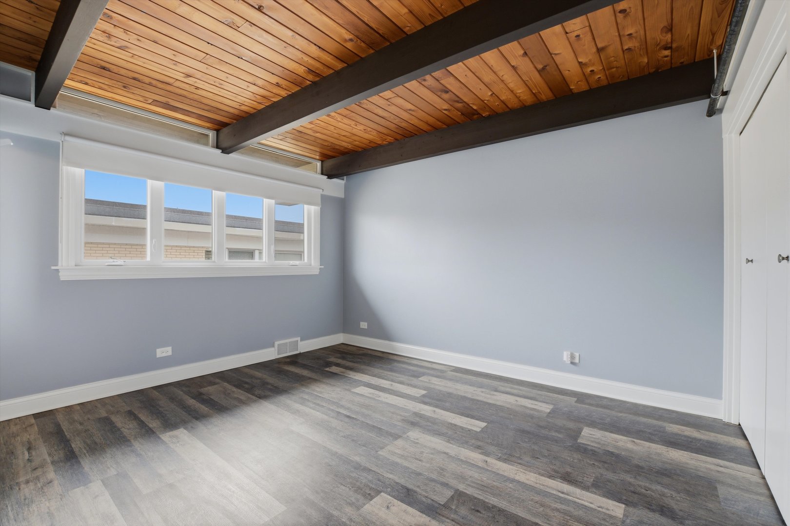 10550 West Cermak Road Westchester, IL 60154 - Photo 25 of 43 a view of an empty room with wooden floor and a window