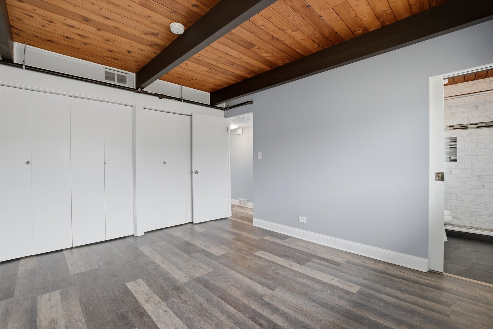 10550 West Cermak Road Westchester, IL 60154 - Photo 26 of 43 a view of room with wooden floor