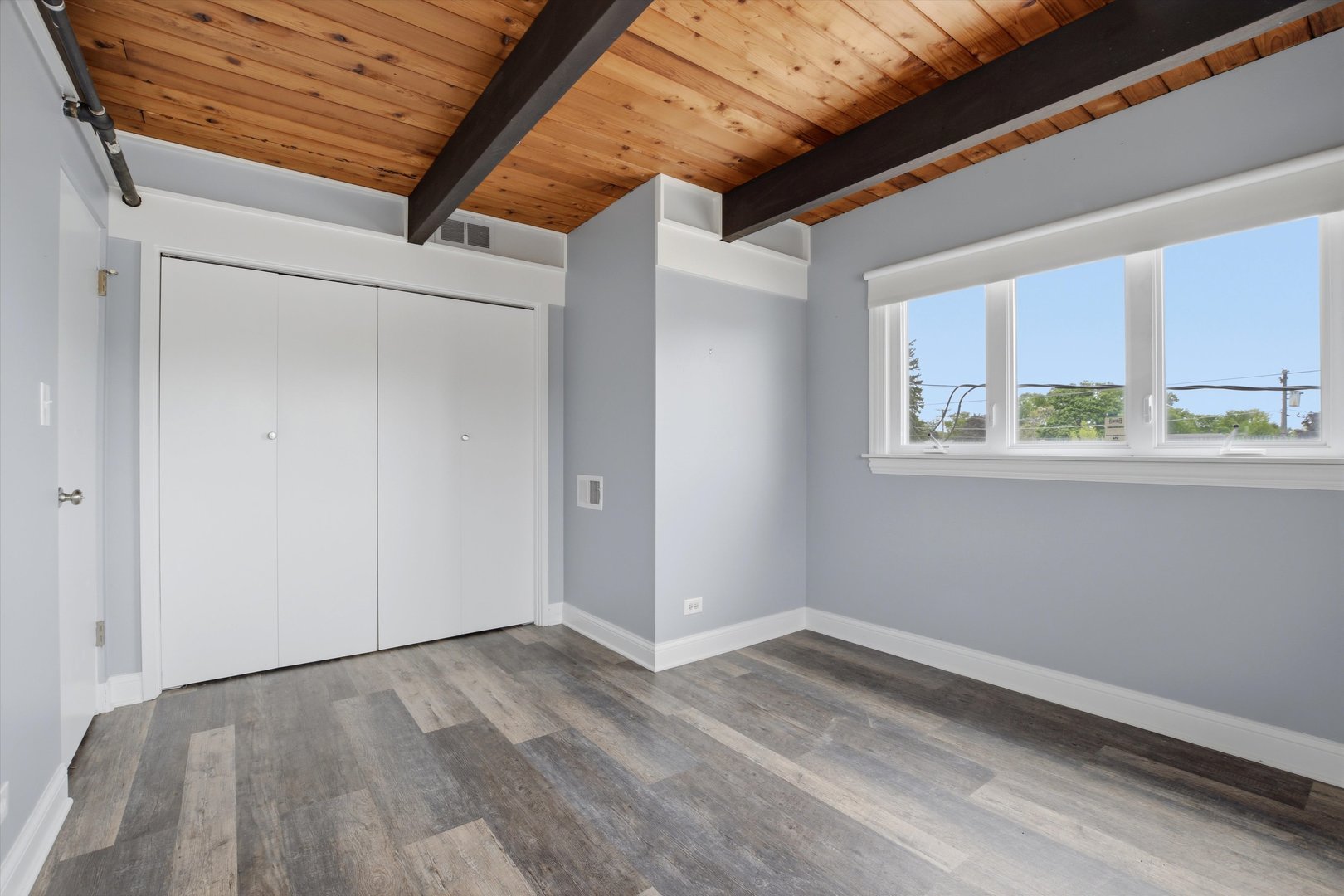 10550 West Cermak Road Westchester, IL 60154 - Photo 29 of 43 a view of empty room with window and wooden floor