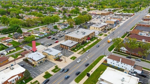 10550 West Cermak Road Westchester, IL 60154 - Photo 37 of 43 an aerial view of a city